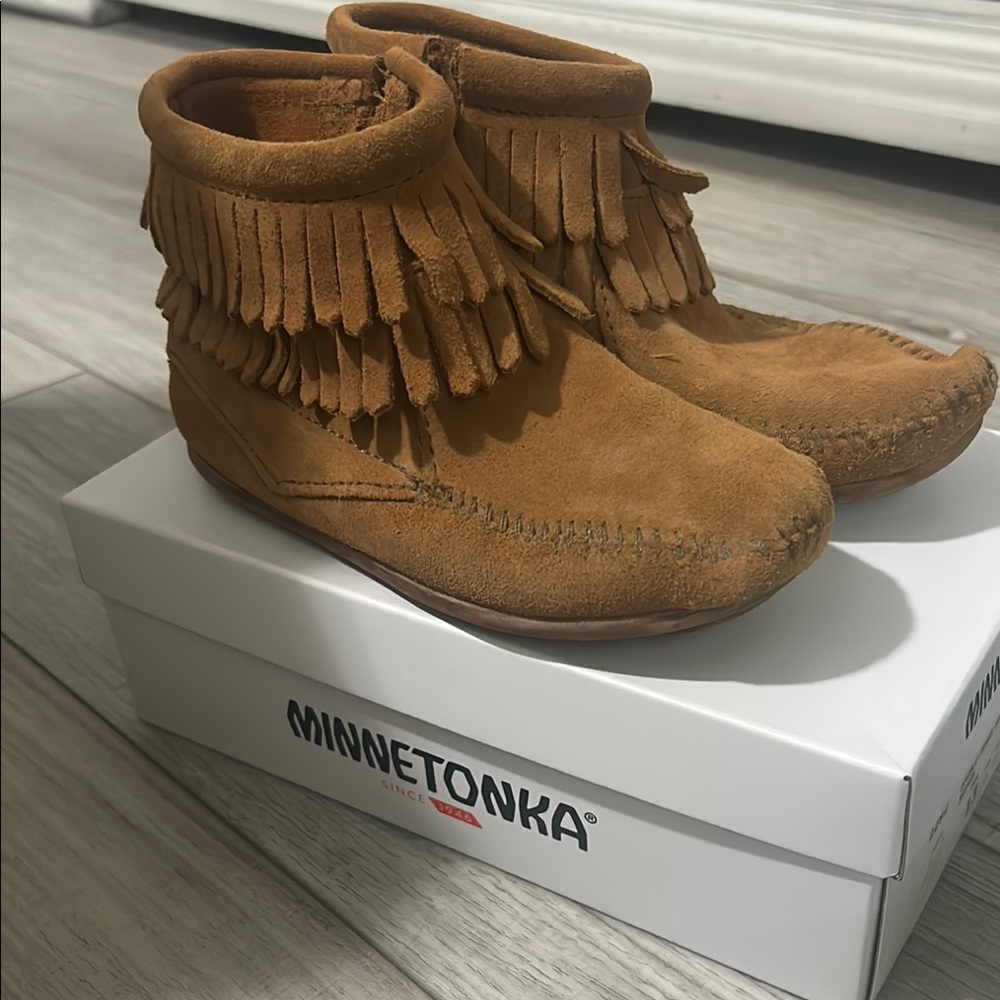 Minnetonka Kids Moccasin Fringe Boots - Brown